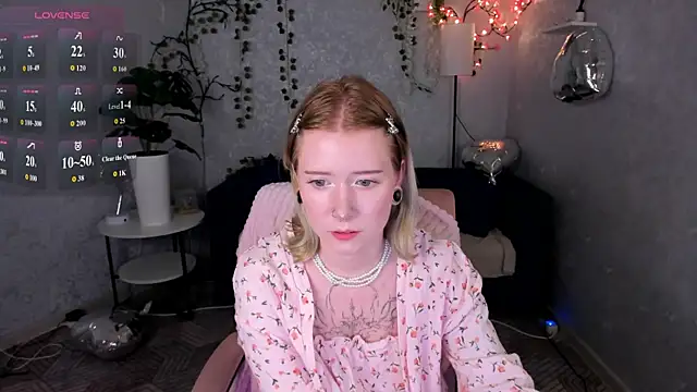 Chat +18 de Elira_Vane ao vivo