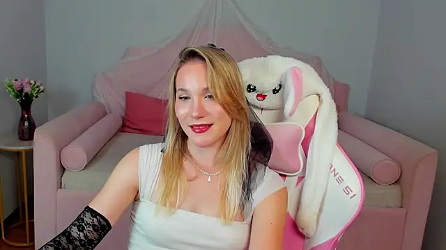 ElaraVoltage Chat XXX live