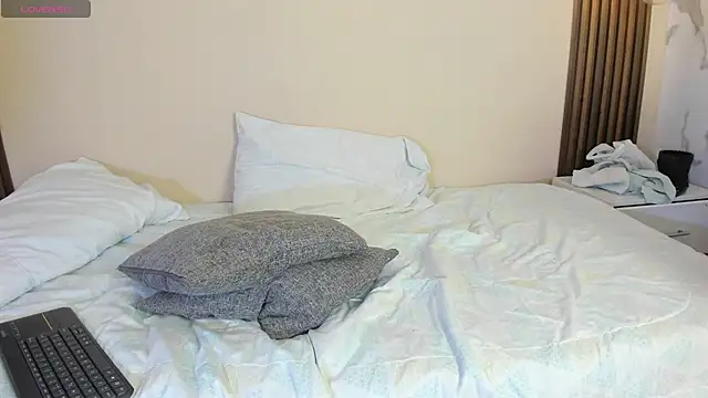 XXX chat uživo modela Max_saenz