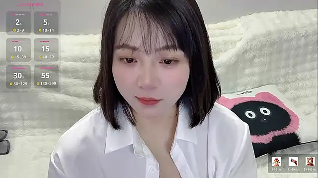 Lucy-8's Live XXX Chat