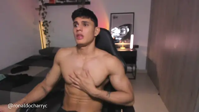 Massimo_Rinaldi's Live XXX Chat