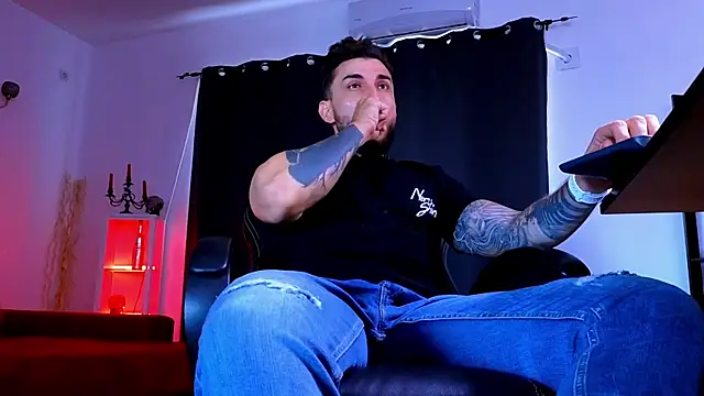 MightyAaron66 Live XXX-chat