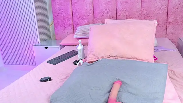 emmacurvy's Live XXX Chat