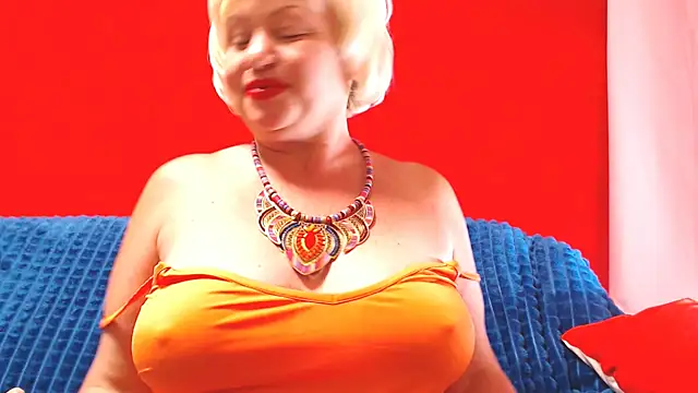 NaughtyMILF4UX's Live XXX Chat