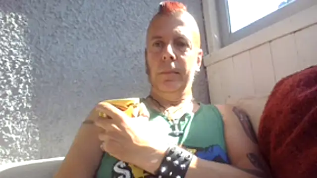 Chat +18 de SHARPSkinhead ao vivo