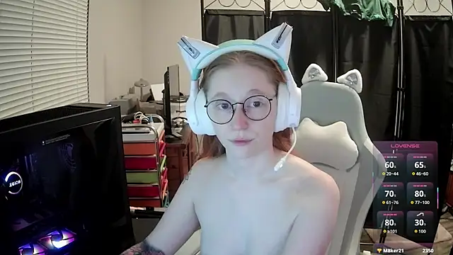 แชท XXX สดของ LilyFoxxx