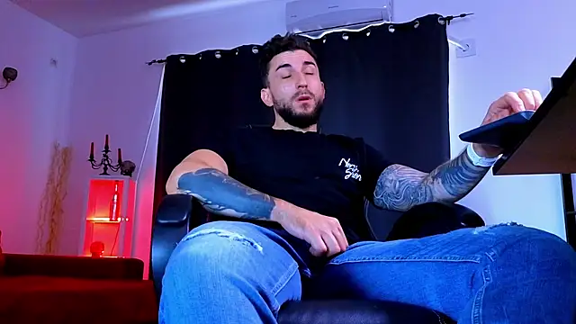 MightyAaron66 现场XXX聊天