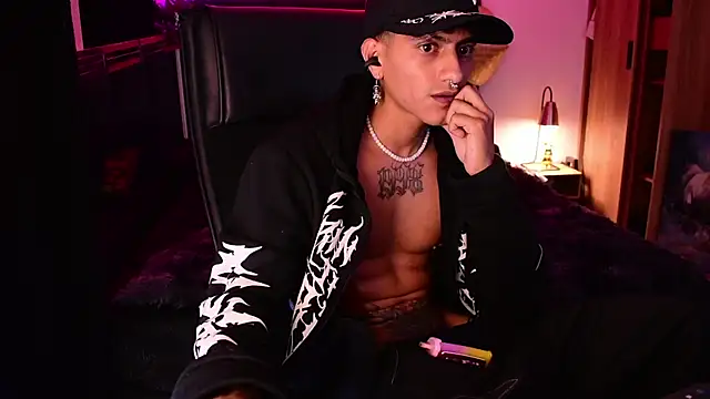 Chat XXX en directo de DemonKush--