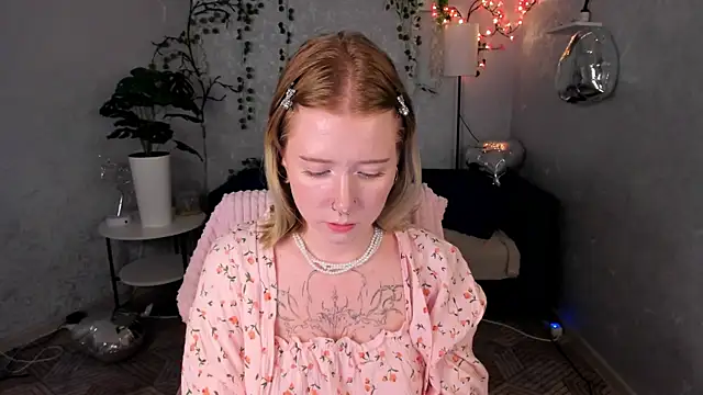 XXX chat uživo modela Elira_Vane