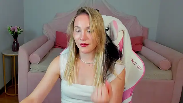 ElaraVoltage Live XXX Chat