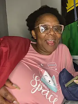 BoobsQueeen's Live XXX Chat