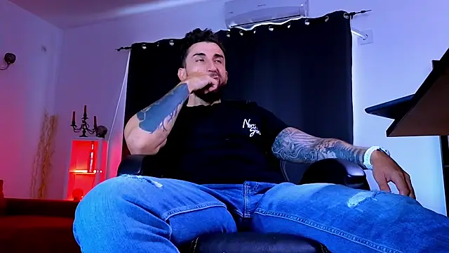MightyAaron66 现场XXX聊天