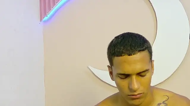 lucas837481n Live XXX chat