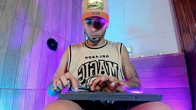 DrakeNeumannn Live XXX chat