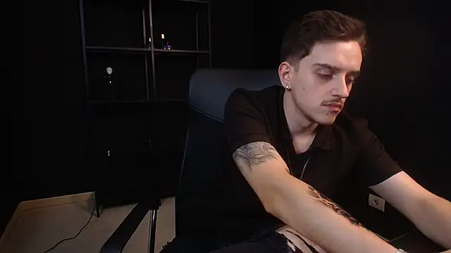 FelixStarkk Adlı Modelin Canlı XXX Sohbeti