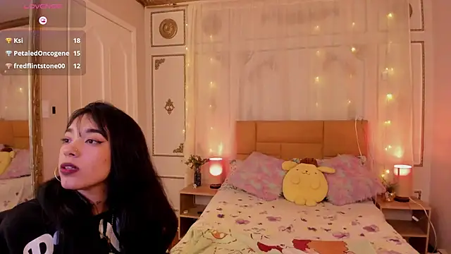 EmaLittle's Live XXX Chat
