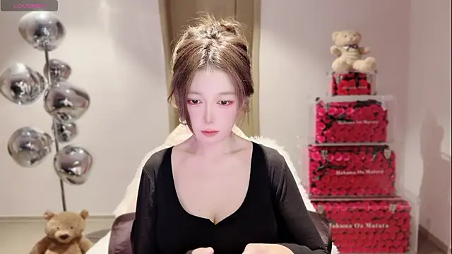 XXX chat uživo modela Aeseee-