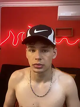 Czat XXX na żywo – LoganSteel_