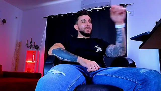 MightyAaron66 élő XXX-chatje