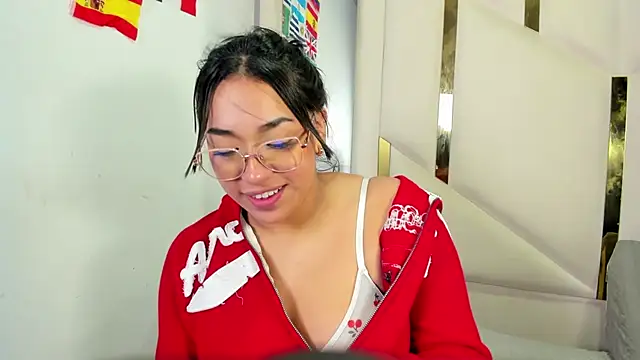 IsabellRodriguez18's Live XXX Chat