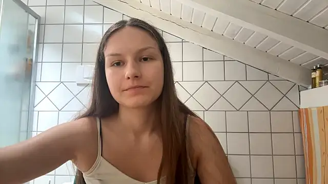 ShaylaChong XXX чат на живо