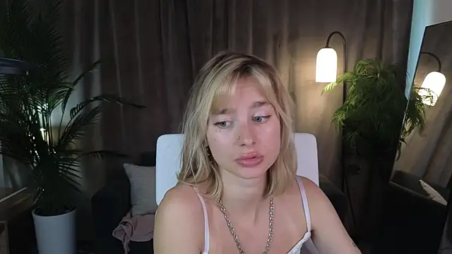 NoraMoreau – Naživo XXX chat