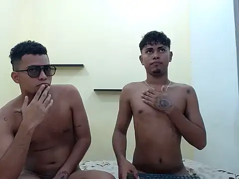 patrickvsnoah's Live XXX Chat