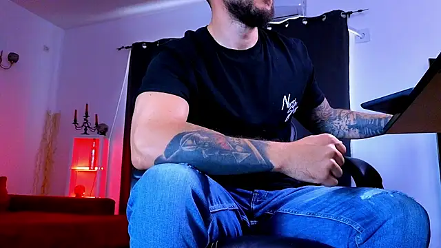Chatroom XXX en direct de MightyAaron66