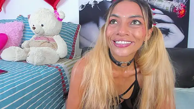 Angeline_focus Adlı Modelin Canlı XXX Sohbeti