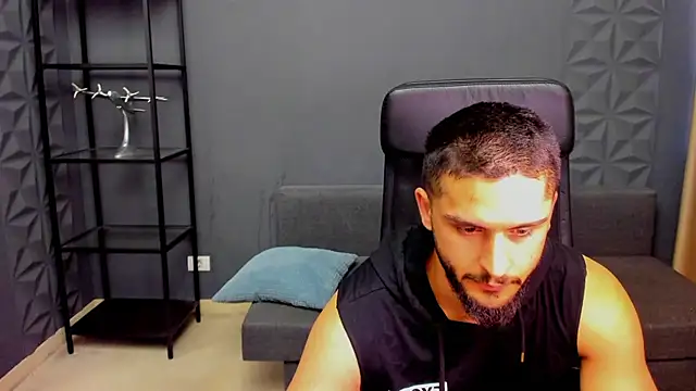 צ'אט XXX בשידור חי של TroyWadee