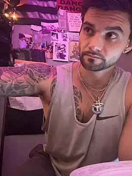 LegendaryLukeFilmCo's Live XXX Chat