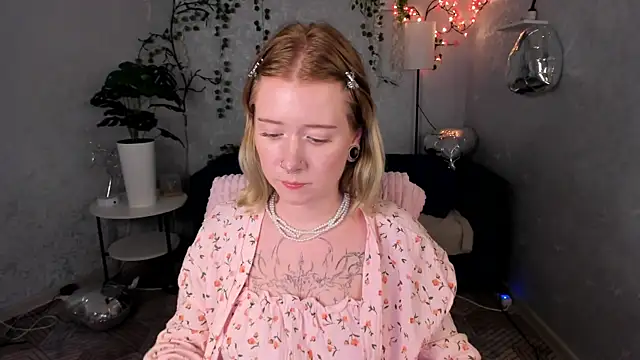 Elira_Vane Adlı Modelin Canlı XXX Sohbeti