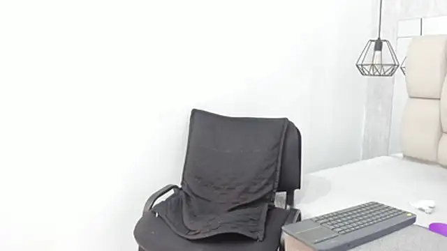 Bella_adamss_ élő XXX-chatje