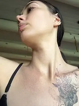 Czat XXX na żywo – HoTMiA666