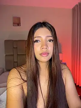 Pushaina__1 élő XXX-chatje