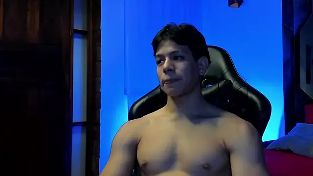 TonyPetrovjs Adlı Modelin Canlı XXX Sohbeti