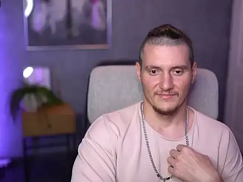 Alex_Wilde élő XXX-chatje