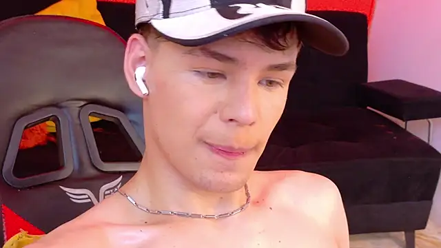 LoganSteel_ élő XXX-chatje
