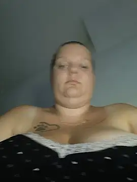 BadMommyyyyy's Live XXX Chat