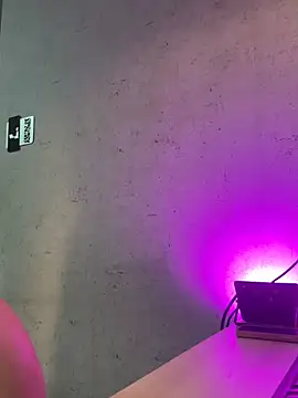 Chatroom XXX en direct de DarlyHooper__