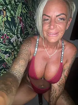 Chat +18 de Big-Tits696969 ao vivo