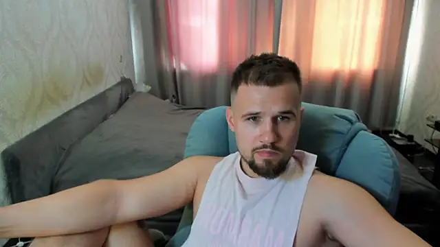 Vladik_b's Live XXX Chat