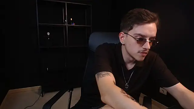 צ'אט XXX בשידור חי של FelixStarkk