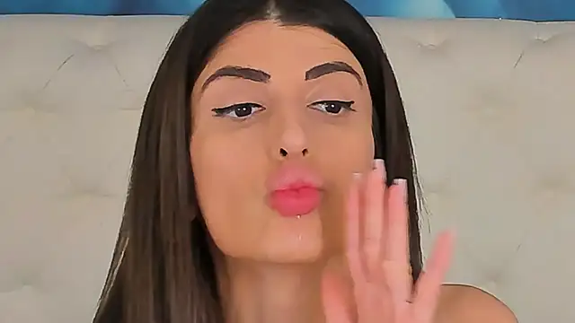 Chat +18 de SkinnyDolly ao vivo