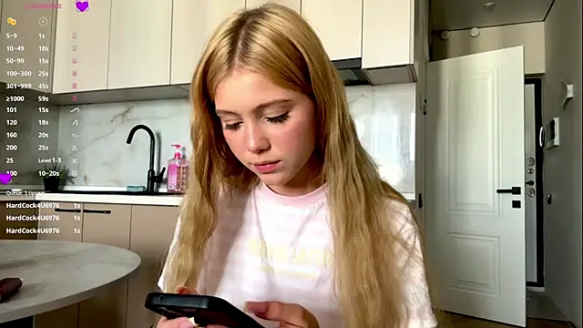 AlberthaBudd live XXX chat