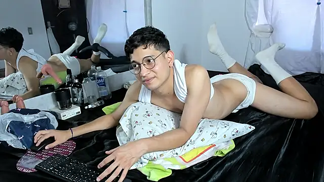 Chat XXX ao vivo de Benjamin_Buster