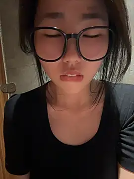 XIAOnaimao-001's Live XXX Chat