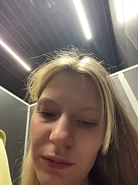 MaryHiggins live XXX chat
