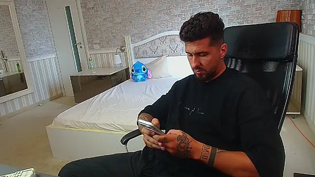 LoganStroud Adlı Modelin Canlı XXX Sohbeti