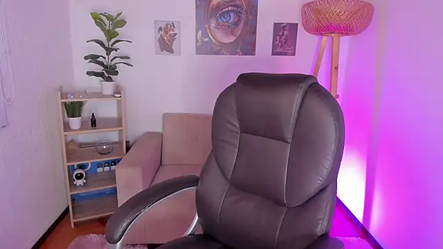 NaomiSaenz_'s Live XXX Chat